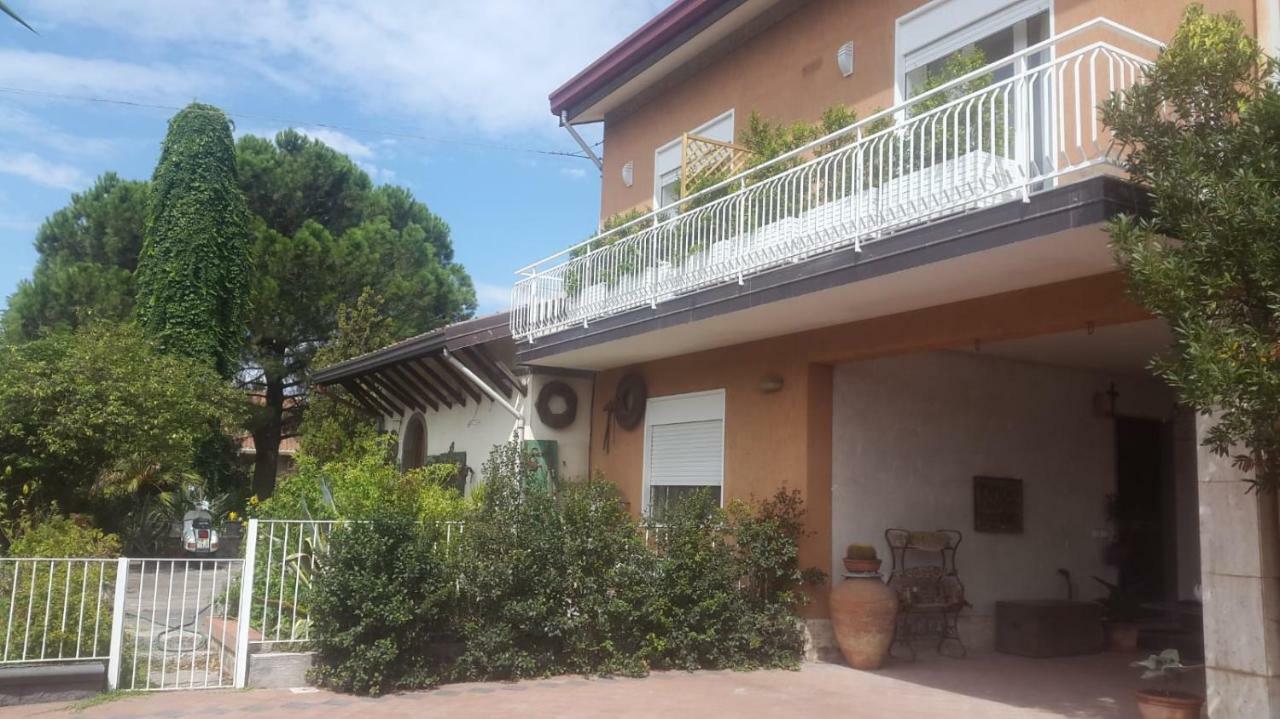 La Finestra Sull'Etna Hotel Motta Sant' Anastasia Exterior photo